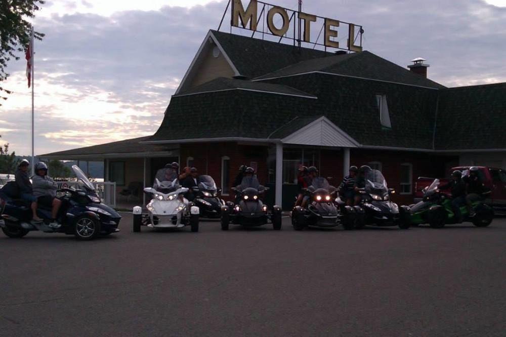 Motel Royal Cabano Exterior photo