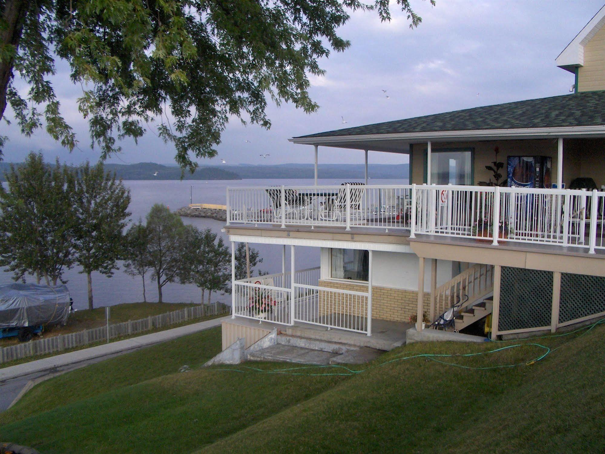 Motel Royal Cabano Exterior photo