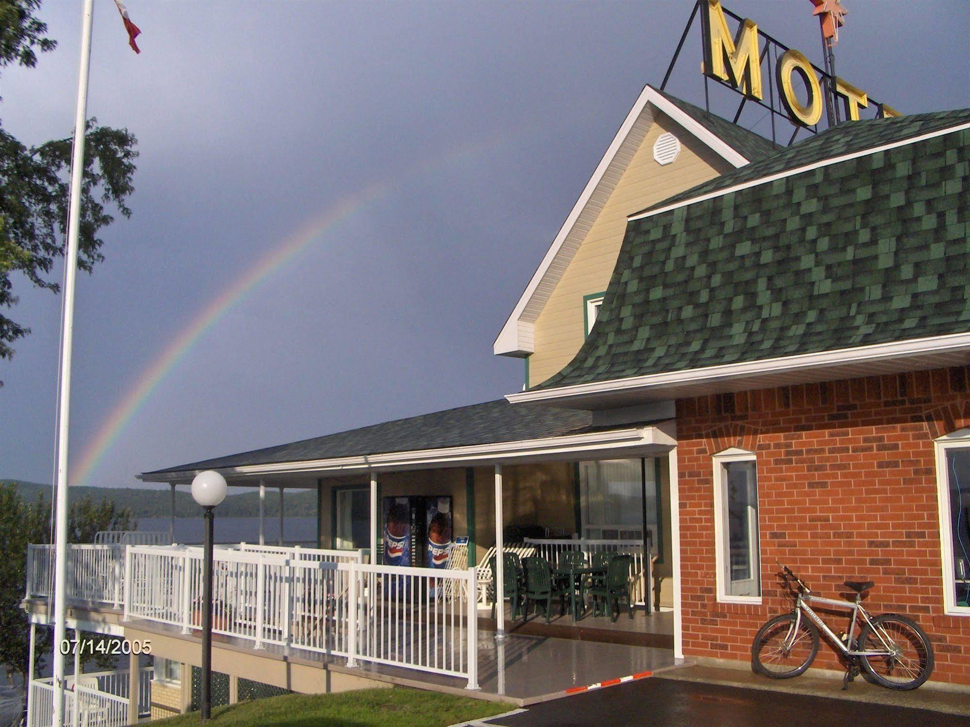 Motel Royal Cabano Exterior photo